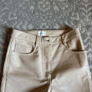 Aritzia Wilfred Melina Vegan Leather Pants Size 00 Straight Leg High Waist Mob
